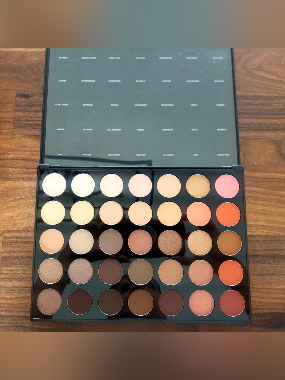 Morphe Supernatural Glow Eyeshadow Palette - 35 shades in Warm tonedNeutrals 🤎